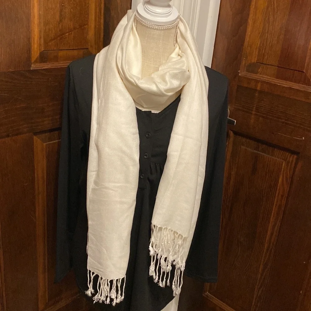Off white casual scarf/wrap with fringe size 74X28